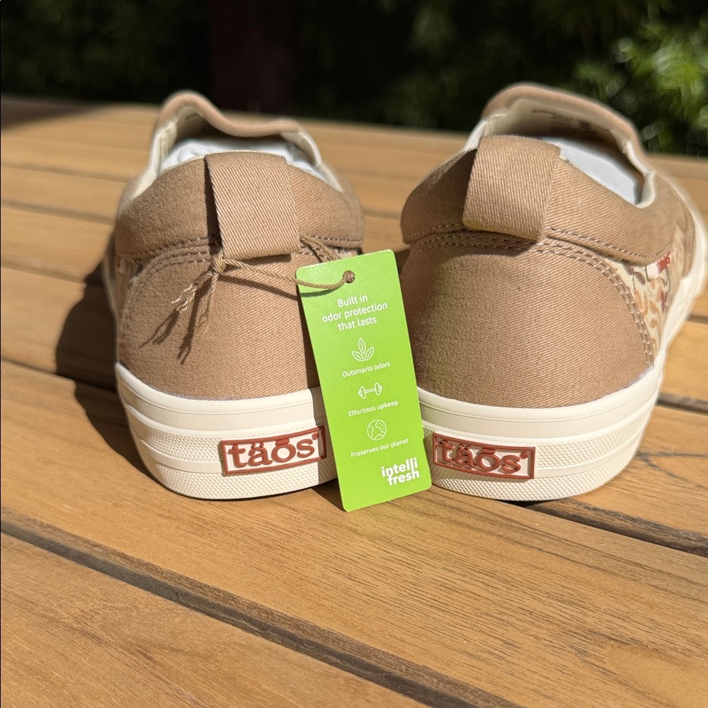 NWT: Taos Footwear Beige Floral Slip-On Sneakers - Picture 5 of 6
